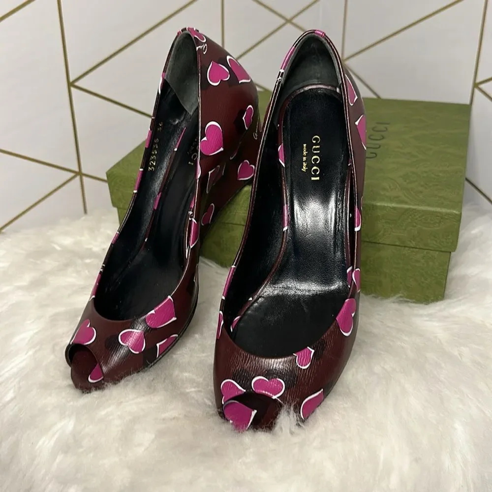 💯Authentic Gucci Heart Print Wedge Heels with Open Toes🍀